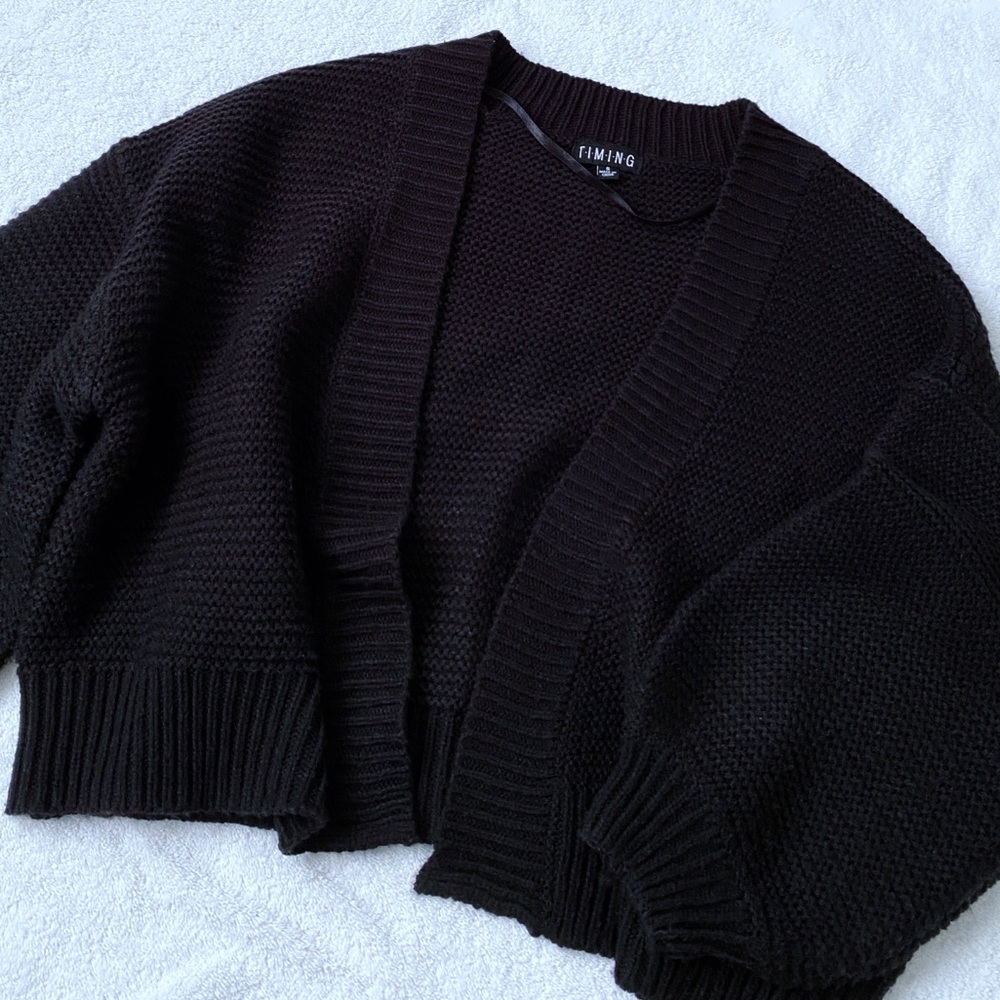 Black Balloon Sleeved Sweater